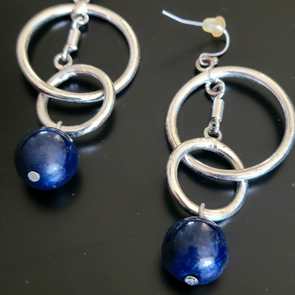 Elegant Silver and Blue Earrings Set - Picture 2 of 3